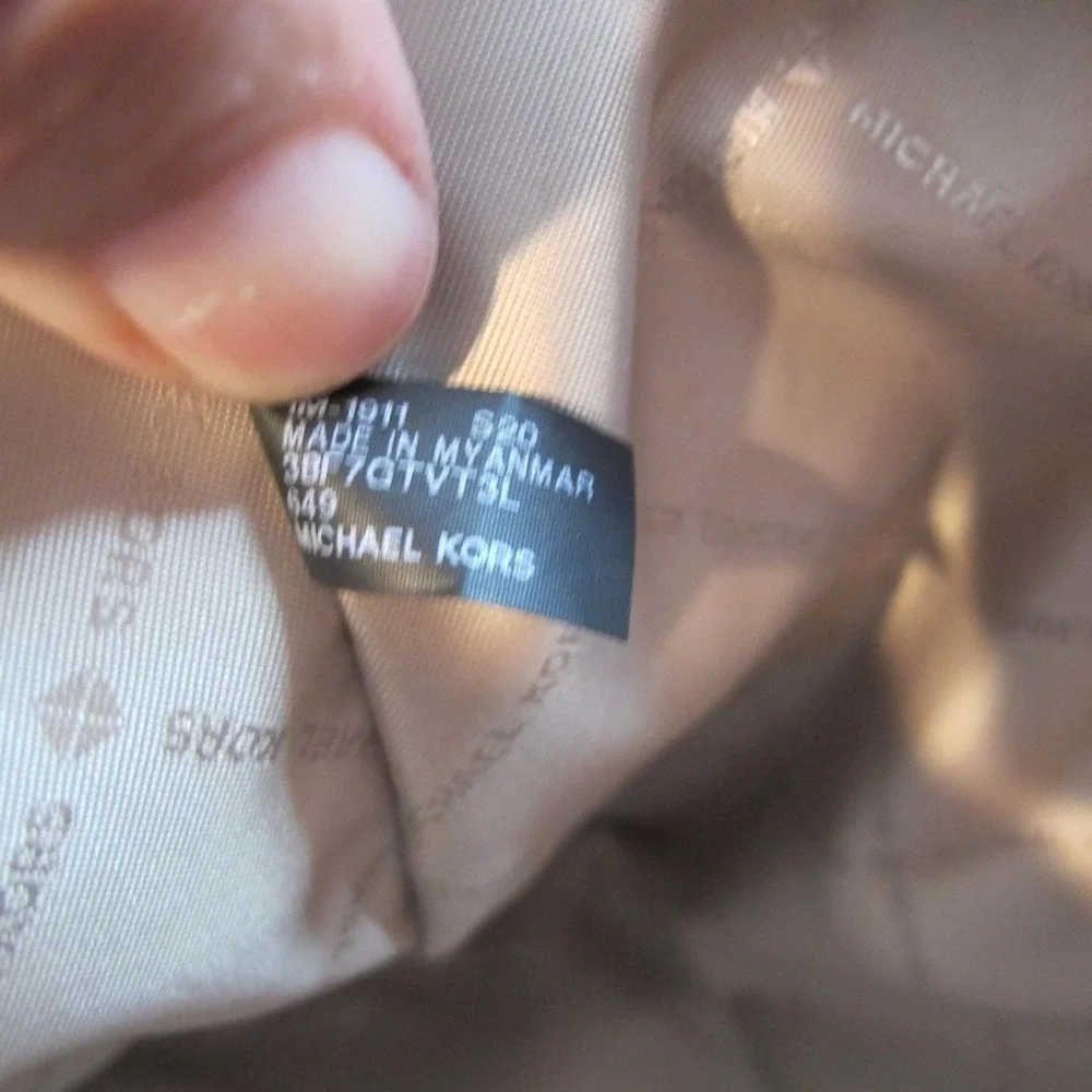 Michael Kors Medium Jet Set‎ Saffiano Leather Top-Zip Multifunction Tote Handbag